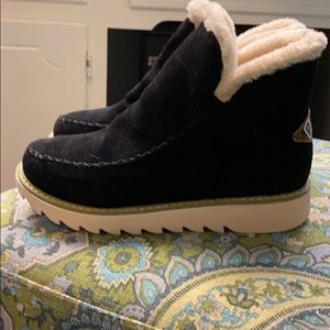 Black fleece lined bootie sz 41